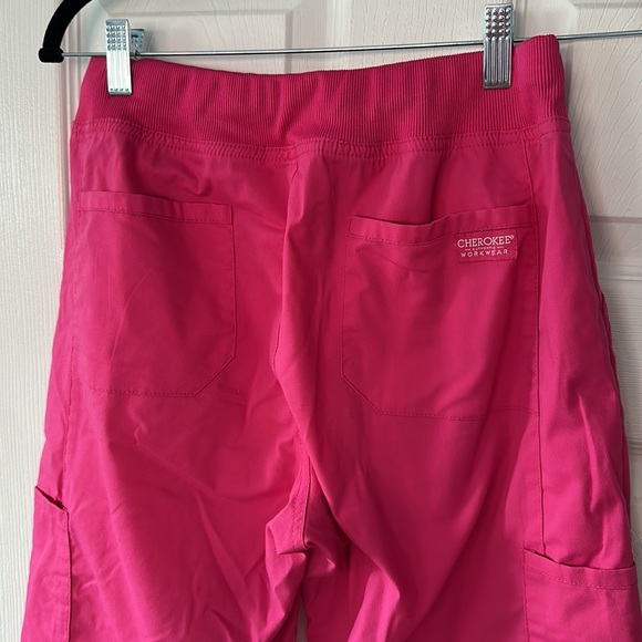 Cherokee workwear revolution pink bottoms - Picture 3 of 4